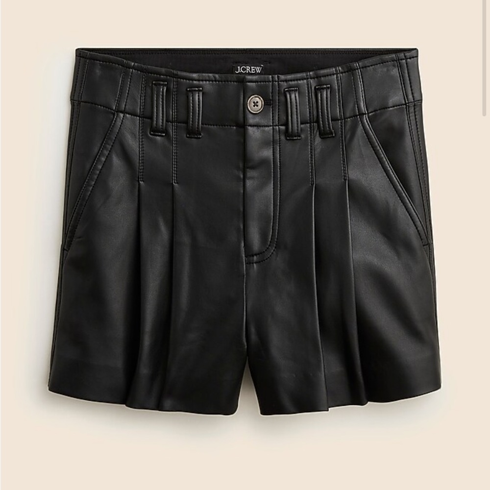Pleated trouser short in faux leather NWT - 0 & 2